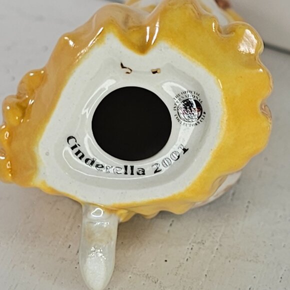 Wade Cinderella 2001 International Club Membership Figurine With Box & COA - Picture 6 of 7